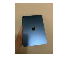 iPad 10th gen 64gb - ZERO SCRATCHS $150